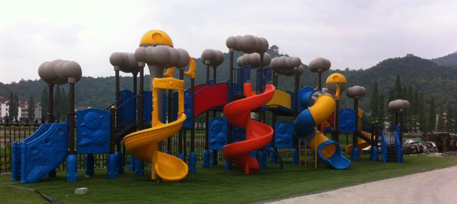 kids outdoor play